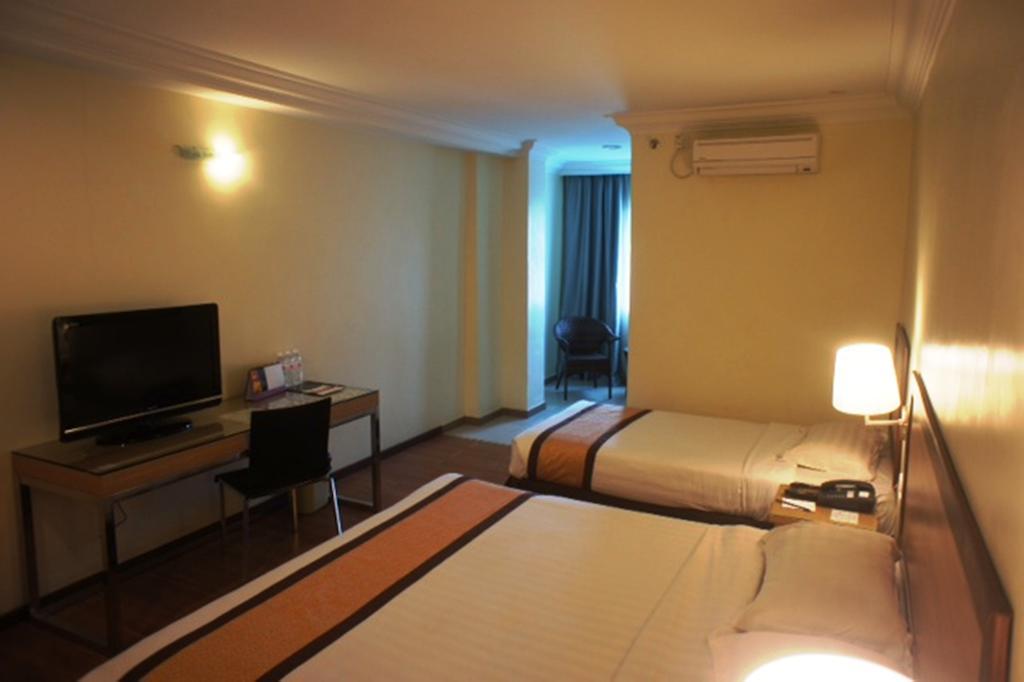 Tyng Garden Hotel Sandakan Room photo