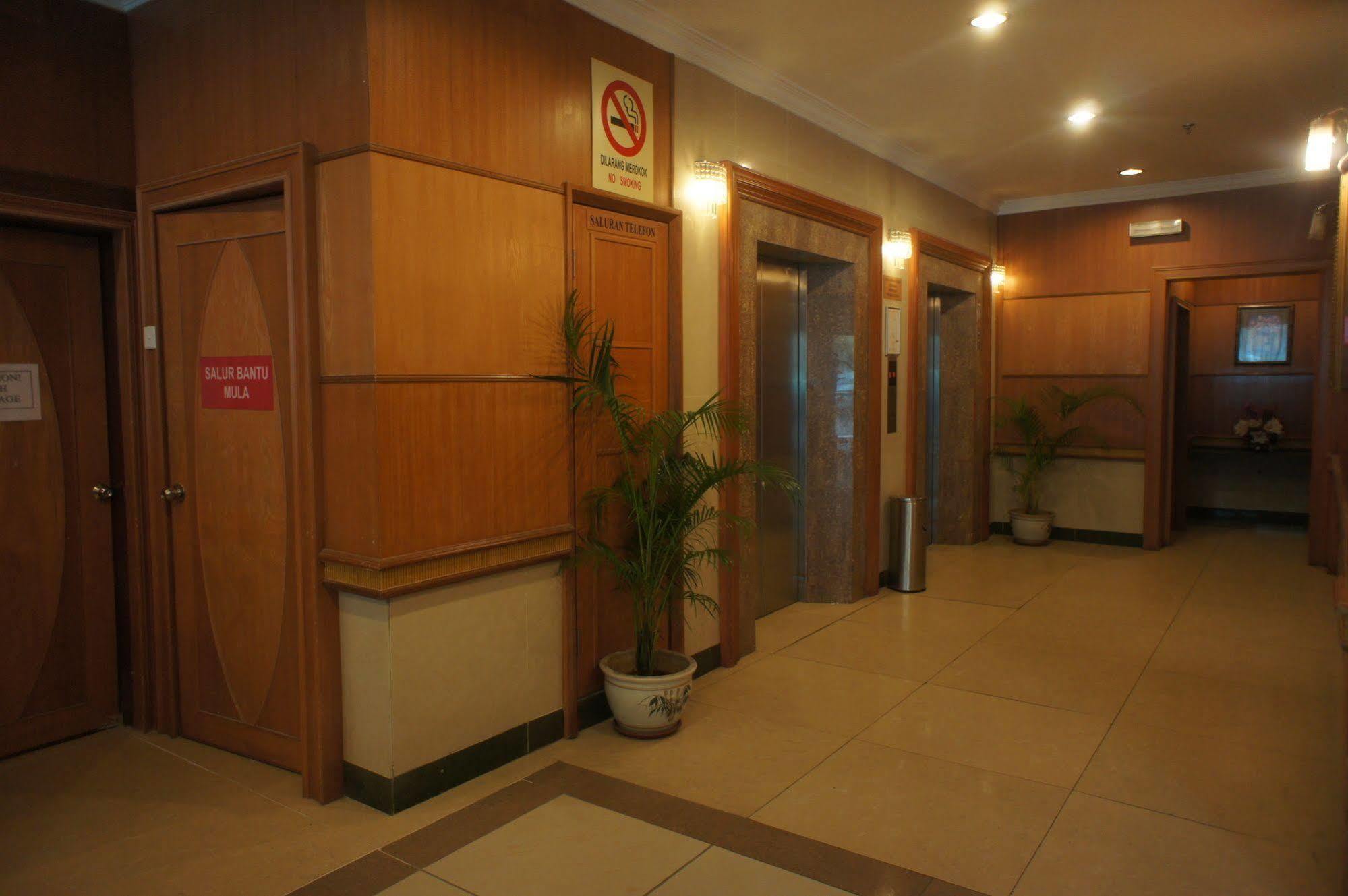 Tyng Garden Hotel Sandakan Exterior photo