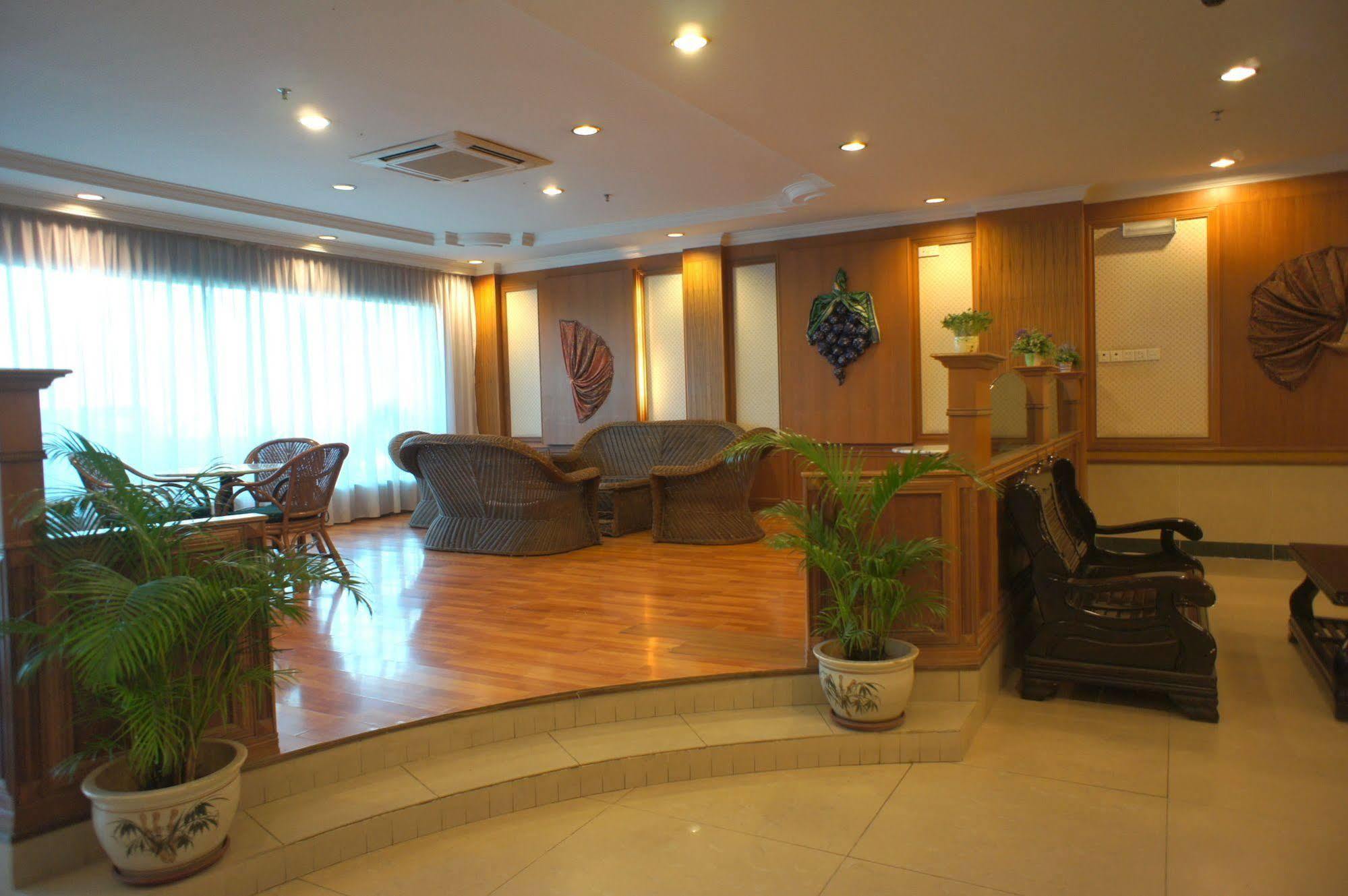 Tyng Garden Hotel Sandakan Exterior photo