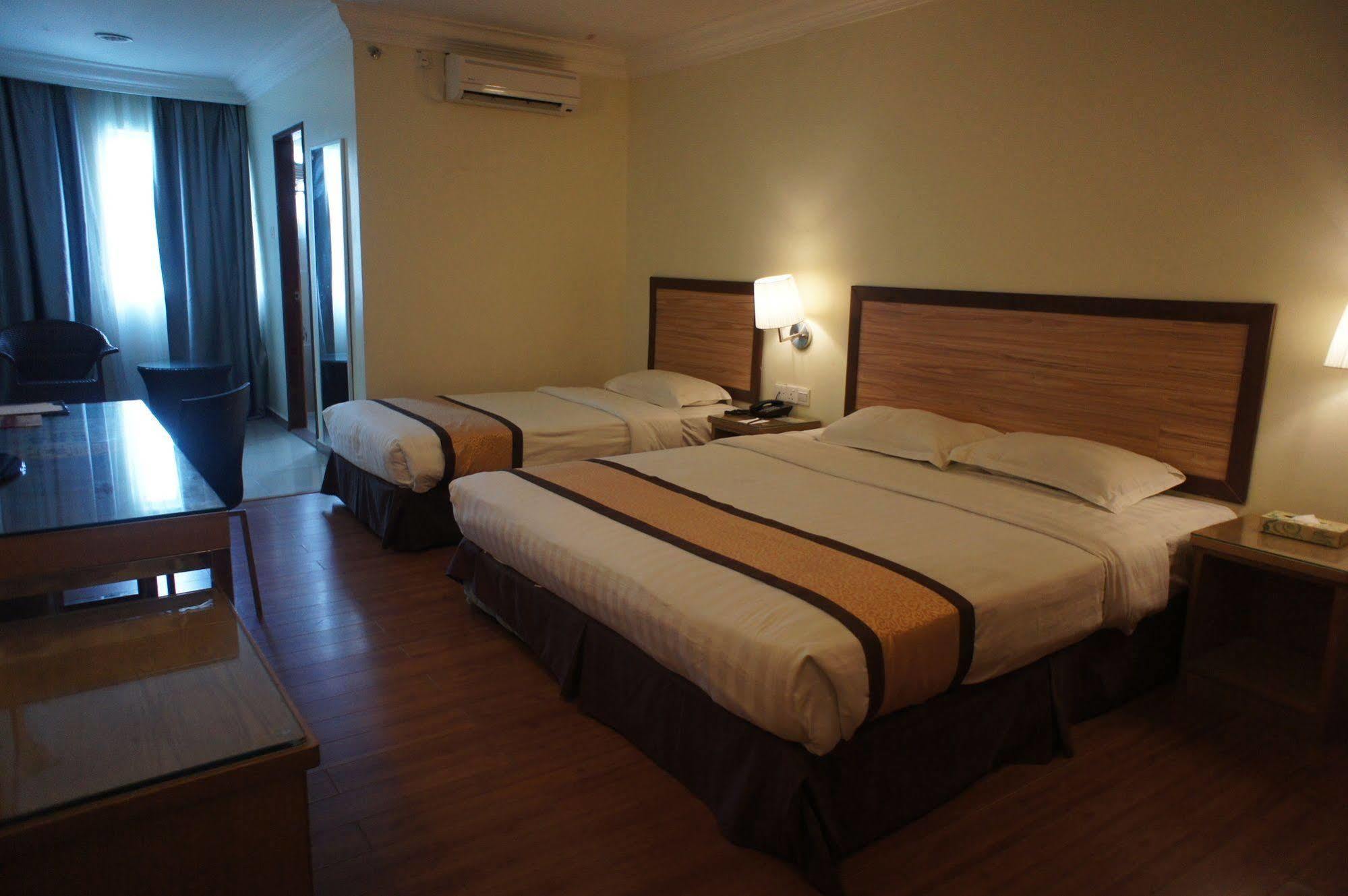 Tyng Garden Hotel Sandakan Exterior photo