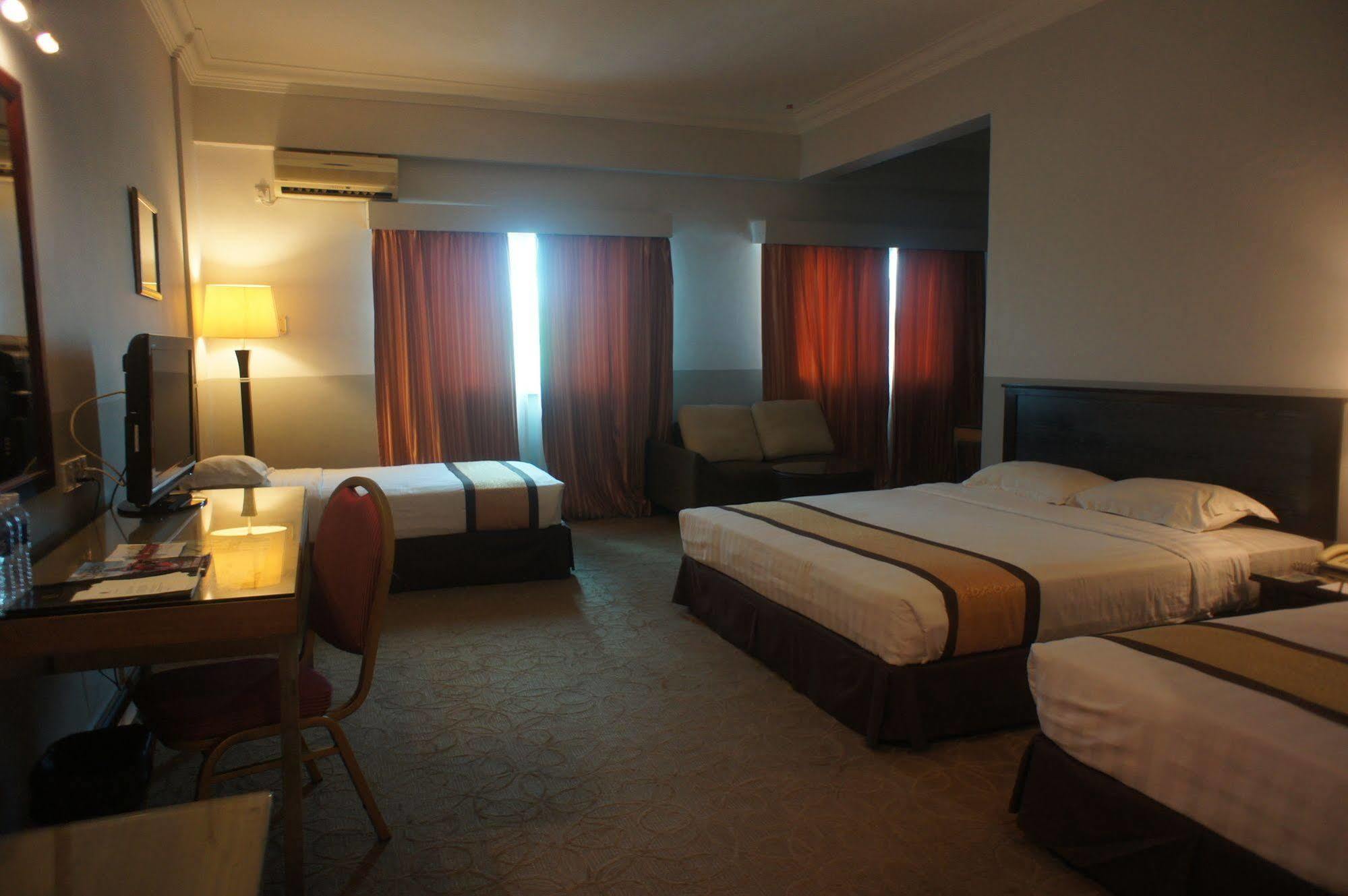 Tyng Garden Hotel Sandakan Exterior photo